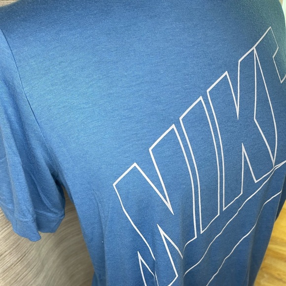 COPY - Nike T shirt - Picture 2 of 6